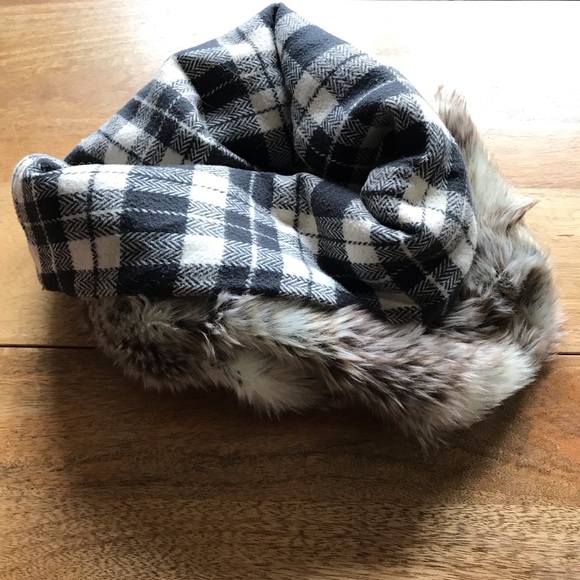 Faux fur reversible cowl scarf, artisan made - Picture 5 of 8
